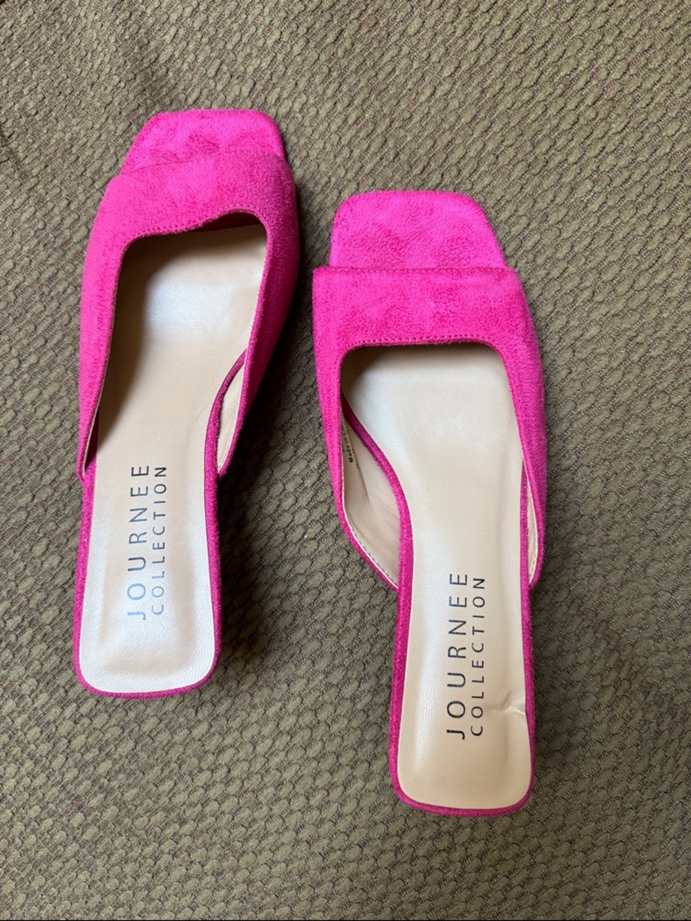 NWOT Hot Pink Journey Collection Mules Sandals. SIZE 6.5